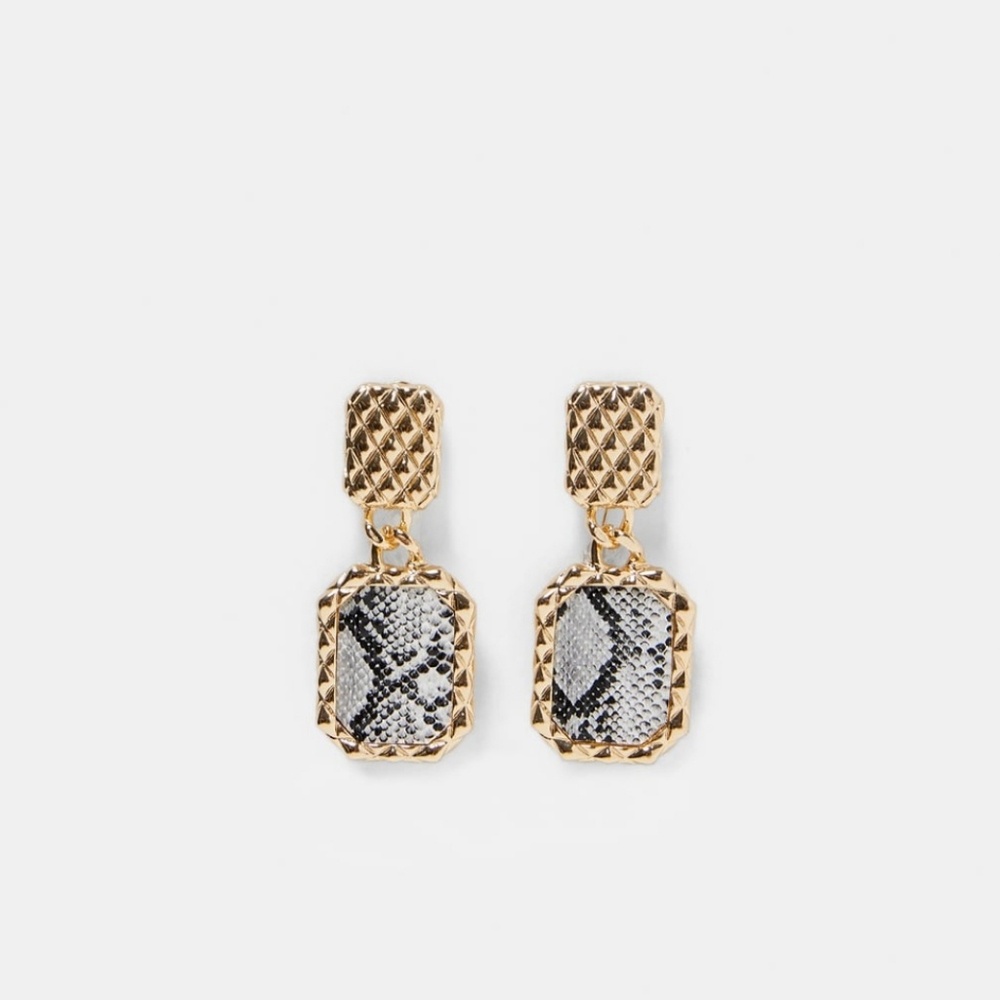 New ๐
Snakeskin Prinnted Earrings - Picture 4 of 4
